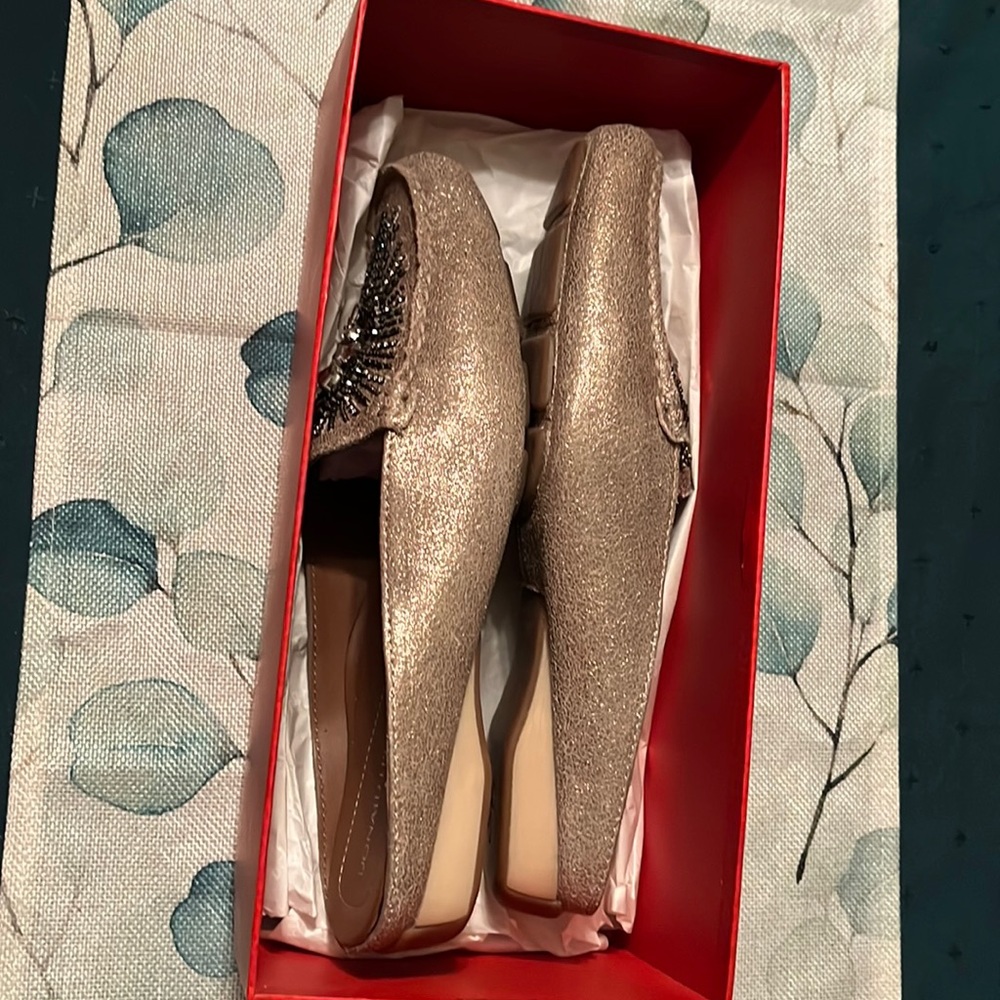 Donald J Pliner Lucia Bronze Metzllic size 8.5